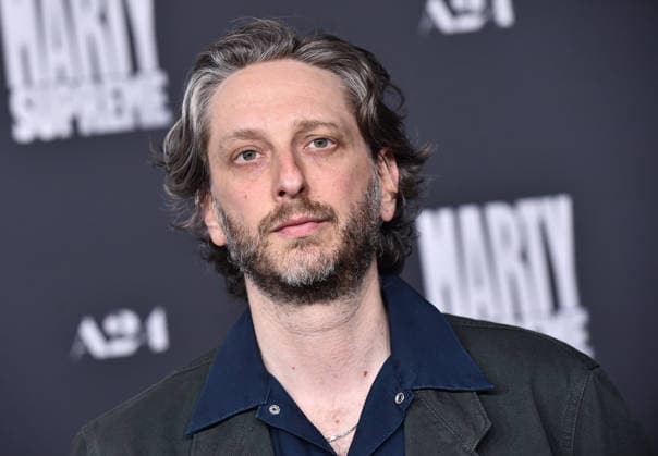 ˜Marty Supreme™ Los Angeles Premiere Daniel Lopatin arriving to the Los Angeles premiere of Marty Supreme™ at the Samuel Goldwyn Theater on December 8, 2025 in Beverly Hills, Ca. Beverly Hills Samuel Goldwyn Theater California USA Copyright: xLisaxOConnor xAFF-USA.COMx