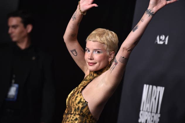 ˜Marty Supreme™ Los Angeles Premiere Halsey arriving to the Los Angeles premiere of Marty Supreme™ at the Samuel Goldwyn Theater on December 8, 2025 in Beverly Hills, Ca. Beverly Hills Samuel Goldwyn Theater California USA Copyright: xLisaxOConnor xAFF-USA.COMx