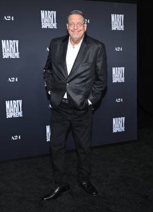 ˜Marty Supreme™ Los Angeles Premiere Penn Jillette arriving to the Los Angeles premiere of Marty Supreme™ at the Samuel Goldwyn Theater on December 8, 2025 in Beverly Hills, Ca. Beverly Hills Samuel Goldwyn Theater California USA Copyright: xLisaxOConnor xAFF-USA.COMx