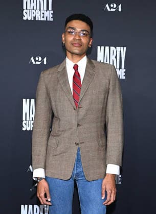 ˜Marty Supreme™ Los Angeles Premiere Owen Thiele arriving to the Los Angeles premiere of Marty Supreme™ at the Samuel Goldwyn Theater on December 8, 2025 in Beverly Hills, Ca. Beverly Hills Samuel Goldwyn Theater California USA Copyright: xLisaxOConnor xAFF-USA.COMx