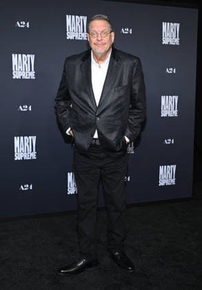 ˜Marty Supreme™ Los Angeles Premiere Penn Jillette arriving to the Los Angeles premiere of Marty Supreme™ at the Samuel Goldwyn Theater on December 8, 2025 in Beverly Hills, Ca. Beverly Hills Samuel Goldwyn Theater California USA Copyright: xLisaxOConnor xAFF-USA.COMx