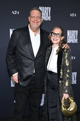 ˜Marty Supreme™ Los Angeles Premiere Penn Jillette and Emily Zolten arriving to the Los Angeles premiere of Marty Supreme™ at the Samuel Goldwyn Theater on December 8, 2025 in Beverly Hills, Ca. Beverly Hills Samuel Goldwyn Theater California USA Copyright: xLisaxOConnor xAFF-USA.COMx