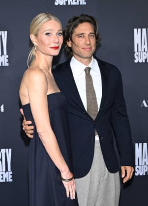 ˜Marty Supreme™ Los Angeles Premiere Gwyneth Paltrow and Brad Falchuk arriving to the Los Angeles premiere of Marty Supreme™ at the Samuel Goldwyn Theater on December 8, 2025 in Beverly Hills, Ca. Beverly Hills Samuel Goldwyn Theater California USA Copyright: xLisaxOConnor xAFF-USA.COMx