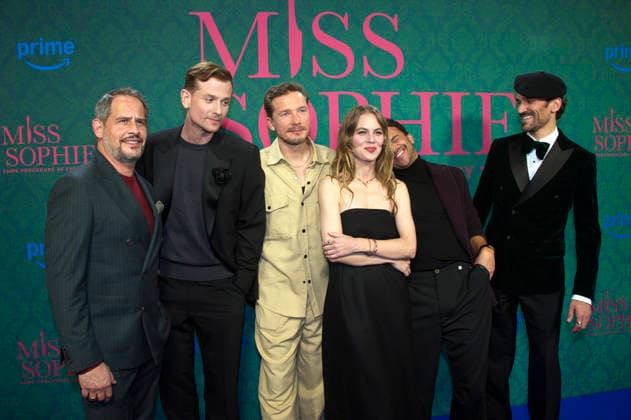 Moritz Bleibtreu, Christoph Schechinger, Jacob Matschenz, Alicia von Rittberg, Kostja Ullmann and Vladimir Korneev at the premiere of the Amazon Prime Video series Miss Sophie Same Procedure as Every Year at Clärchens Ballhaus Berlin, 08 12 2025 Foto:xC.xBehringx xFuturexImagex sophie_5215