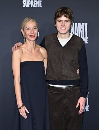 ˜Marty Supreme™ Los Angeles Premiere Gwyneth Paltrow and Moses Martin arriving to the Los Angeles premiere of Marty Supreme™ at the Samuel Goldwyn Theater on December 8, 2025 in Beverly Hills, Ca. Beverly Hills Samuel Goldwyn Theater California USA Copyright: xLisaxOConnor xAFF-USA.COMx