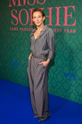 ABBberlin Jeannine Michaelsen actress on the blue carpet at the cinema premiere of the Amazon prime series of MISS SOPHIE SAME PROCEDURE AS EVERY YEAR at Claerchens Ballhaus on 08 12 2025 Berlin Berlin Germany
