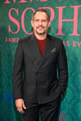 ABBberlin Moritz Bleibtreu actor on the blue carpet at the cinema premiere of the Amazon prime series of MISS SOPHIE SAME PROCEDURE AS EVERY YEAR at Claerchens Ballhaus on 08 12 2025 Berlin Berlin Germany