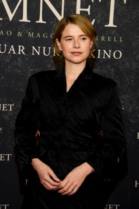 ABBberlin Jessie Buckley Irish actress on the red carpet at the German premiere of the movie Hamnet at Delphi Filmpalast on 08 12 2025 in Berlin Berlin Germany