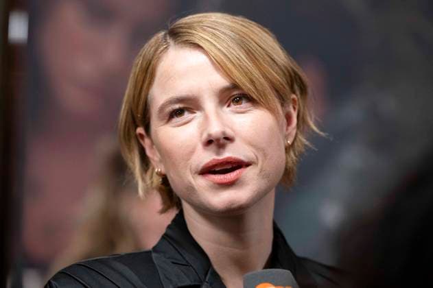 ABBberlin Jessie Buckley Irish actress on the red carpet at the German premiere of the movie Hamnet at Delphi Filmpalast on 08 12 2025 in Berlin Berlin Germany