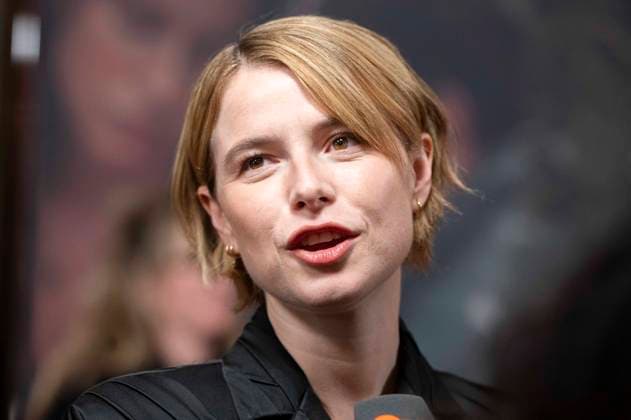 ABBberlin Jessie Buckley Irish actress on the red carpet at the German premiere of the movie Hamnet at Delphi Filmpalast on 08 12 2025 in Berlin Berlin Germany