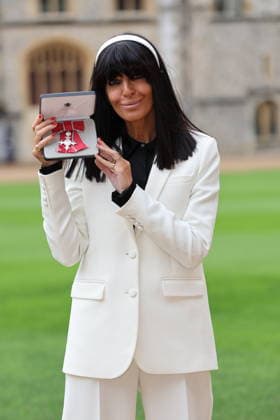 . 09 12 2025. Windsor , United Kingdom. TV presenter Claudia Winkleman with her MBE after an Investiture at Windsor Castle, United Kingdom.  xStephenxLockx xi-Imagesx IIM-26443-0003