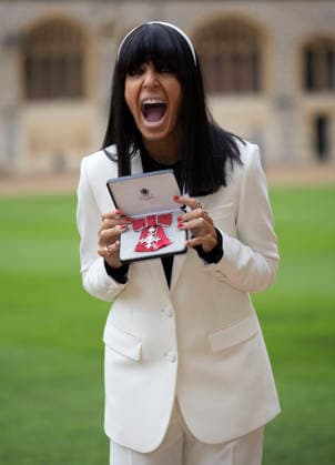 . 09 12 2025. Windsor , United Kingdom. TV presenter Claudia Winkleman with her MBE after an Investiture at Windsor Castle, United Kingdom.  xStephenxLockx xi-Imagesx IIM-26443-0004
