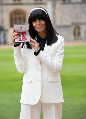 . 09 12 2025. Windsor , United Kingdom. TV presenter Claudia Winkleman with her MBE after an Investiture at Windsor Castle, United Kingdom.  xStephenxLockx xi-Imagesx IIM-26443-0009