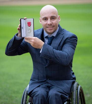Investiture at Windsor Castle Image Licensed to i-Images Picture Agency. 09 12 2025. Windsor , United Kingdom. Andy Lapthorne with his MBE after an Investiture at Windsor Castle, United Kingdom., Credit:Stephen Lock i-Images Avalon United Kingdom, Windsor  Copyright: xStephenxLockx xi-Imagesx xAvalonx 1057897175