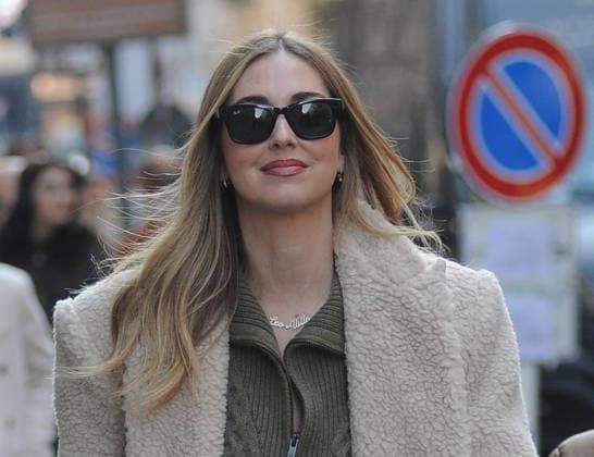 Chiara Ferragni Strolls Through The Streets Of Milan - Italy Chiara Ferragni strolls through the streets of Milan s city center with two friends, on December 9, 2025, in Milan, Italy. Photo by Mimmo Carriero IPA ABACAPRESS.COM Milan Italy  Copyright: xCarrieroxMimmo IPA ABACAx