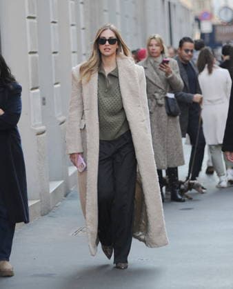 Chiara Ferragni Strolls Through The Streets Of Milan - Italy Chiara Ferragni strolls through the streets of Milan s city center with two friends, on December 9, 2025, in Milan, Italy. Photo by Mimmo Carriero IPA ABACAPRESS.COM Milan Italy  Copyright: xCarrieroxMimmo IPA ABACAx