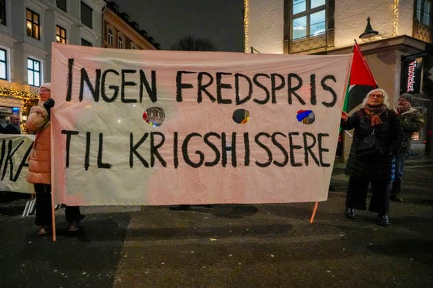 Nobel Peace Prize 2025 Oslo, Norway 20251209 The Latin American groups in Norway protest outside the Nobel Institute in connection with the awarding of the Nobel  Copyright: xLisexAserudxx xNTBx