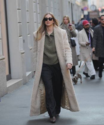 Chiara Ferragni Strolls Through Milan With Friends - Italy Chiara Ferragni strolls through the streets of Milan s city center with two friends. Milan, Italy, December 09, 2025. Photo by IPA ABACAPRESS.COM Milan Italy  Copyright: xIPA ABACAx