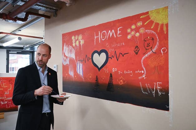 Prince of Wales visits Centrepoint s new offices in London to mark 20th anniversary of patronage, 09 December 2025 London, UK, 09 December 2025: London, UK, 09 December 2025: William, Prince of Wales, Patron of Centrepoint puts the finishing touches to the Wall of Hope mural by artist Lanre Olagoke MBE during a visit to the charity s new offices in London to mark his 20th anniversary as their Patron. HRH . Centrepoint is one of His Royal Highness s longest Patronages, having taken over from his mother Princess Diana. Accompanied by Seyi Obakin OBE, CEO Centrepoint and Centrepoint ambassador Lisa Maxwell., Credit:Eddie Mulholland Avalon UK, London  Copyright: xEddiexMulhollandx xAvalonx 1057917966