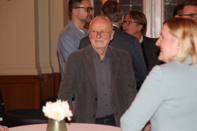 Detlef Mücke is subsequently honored with the Order of Merit of the State of Berlin by the Governing Mayor of Berlin, Kai Wegner, in the Columned Hall of the Rotes Rathaus The honoree was unable to attend the award ceremony on 1 October 2025, the Constitution Day of the State of Berlin Berlin, 09 12 2025 Copyright: xMatthiasxWehnertx