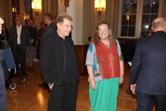 Peter Plate, here with his mother, is honored with the Order of Merit of the State of Berlin by the Governing Mayor of Berlin, Kai Wegner, in the Columned Hall of the Rotes Rathaus The honoree was unable to attend the award ceremony on 1 October 2025, the Constitution Day of the State of Berlin Berlin, 09 12 2025 Copyright: xMatthiasxWehnertx