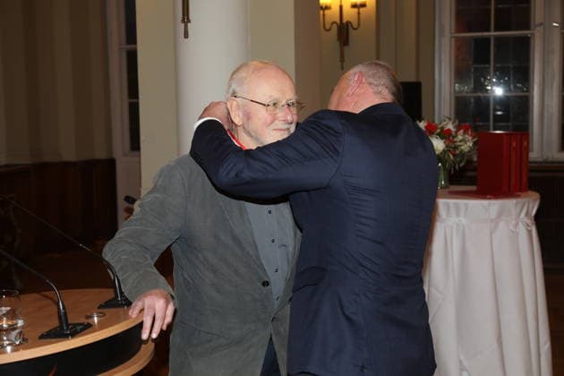 Detlef Mücke is subsequently honored with the Order of Merit of the State of Berlin by the Governing Mayor of Berlin, Kai Wegner, in the Columned Hall of the Rotes Rathaus The honoree was unable to attend the award ceremony on 1 October 2025, the Constitution Day of the State of Berlin Berlin, 09 12 2025 Copyright: xMatthiasxWehnertx