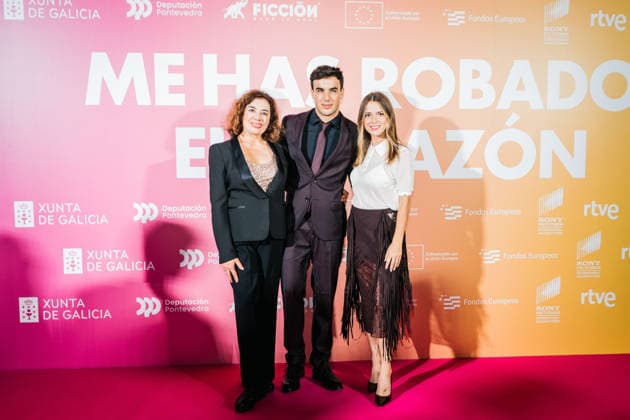 Premiere of the film Me has robado el corazón in Pontevedra I D Director Chus Gutiérrez and actors Óscar Casas and Ana Jara pose at the photocall for the premiere of the film Me has robado el corazón, at the Provincial Museum, on December 9, 2025, in Pontevedra, Galicia Spain The film, written and directed by Chus Gutiérrez, focuses on the contradictions of the system and the vital frustration of young people in todays Spain 09 DECEMBER 2025 PHOTOCALL PREMIERE MOVIE CINEMA ACTORS Pontevedra Galicia Pontevedra Galicia Galicia Spain  Copyright: xBeatrizxCiscarx 7159433