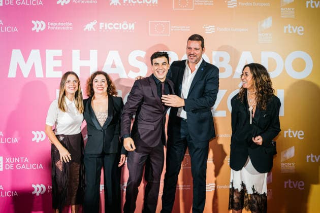 Premiere of the film Me has robado el corazón in Pontevedra I D The actress Ana Jara, the director Chus Gutiérrez, the actor Óscar Casas and the Regional Minister of Culture of the Xunta de Galicia, José López Campos, pose at the photocall for the premiere of the film Me has robado el corazón, at the Provincial Museum, on December 9, 2025, in Pontevedra, Galicia Spain The film, written and directed by Chus Gutiérrez, focuses on the contradictions of the system and the vital frustration of young people in todays Spain 09 DECEMBER 2025 PHOTOCALL PREMIERE MOVIE CINEMA ACTORS Pontevedra Galicia Galicia Pontevedra Galicia Galicia Spain  Copyright: xBeatrizxCiscarx 7159448