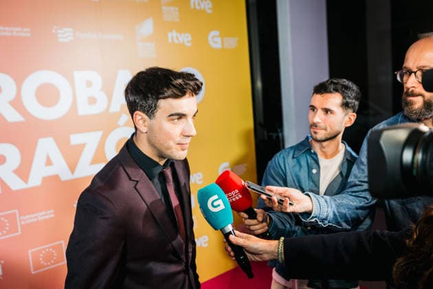 Premiere of the film Me has robbed my heart in Pontevedra The actor Óscar Casas attends the media during the photocall for the premiere of the film Me has robbed my heart, at the Provincial Museum, on December 9, 2025, in Pontevedra, Galicia Spain The film, written and directed by Chus Gutiérrez, focuses on the contradictions of the system and the vital frustration of young people in todays Spain 09 DECEMBER 2025 PHOTOCALL PREMIERE MOVIE CINEMA ACTORS Pontevedra Galicia Galicia Pontevedra Galicia Spain  Copyright: xBeatrizxCiscarx 7159457