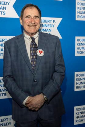 December 9, 2025, New York, New York, USA: Actor Richard Kind wearing a pin in support of Save West Park Prespyterian Church, attends The Robert F. Kennedy Ripple of Hope Awards on December 9, 2025 in New York, NY New York USA - ZUMAb230 20251209_znp_b230_022 Copyright: xLauraxBrettx