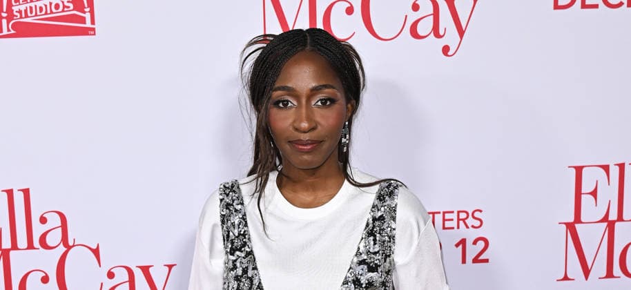 ˜Ella McCay™ World Premiere Ayo Edebiri arriving to 20th Century Studios™ Ella McCay world premiere held at the El Capitan Theatre on December 9, 2025 in Hollywood, Ca. Hollywood El Capitan Theatre California USA Copyright: xStarbuck AFF-USA.COMx