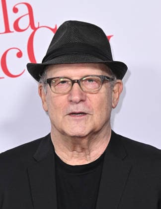 ˜Ella McCay™ World Premiere Albert Brooks arriving to 20th Century Studios™ Ella McCay world premiere held at the El Capitan Theatre on December 9, 2025 in Hollywood, Ca. Hollywood El Capitan Theatre California USA Copyright: xStarbuck AFF-USA.COMx