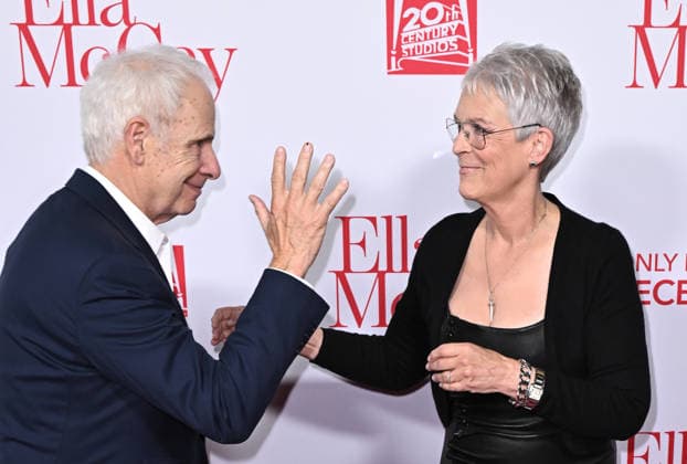 ˜Ella McCay™ World Premiere Christopher Guest and Jamie Lee Curtis arriving to 20th Century Studios™ Ella McCay world premiere held at the El Capitan Theatre on December 9, 2025 in Hollywood, Ca. Hollywood El Capitan Theatre California USA Copyright: xStarbuck AFF-USA.COMx