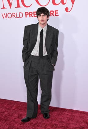 ˜Ella McCay™ World Premiere Spike Fearn arriving to 20th Century Studios™ Ella McCay world premiere held at the El Capitan Theatre on December 9, 2025 in Hollywood, Ca. Hollywood El Capitan Theatre California USA Copyright: xStarbuck AFF-USA.COMx