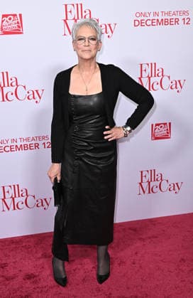 ˜Ella McCay™ World Premiere Jamie Lee Curtis arriving to 20th Century Studios™ Ella McCay world premiere held at the El Capitan Theatre on December 9, 2025 in Hollywood, Ca. Hollywood El Capitan Theatre California USA Copyright: xStarbuck AFF-USA.COMx