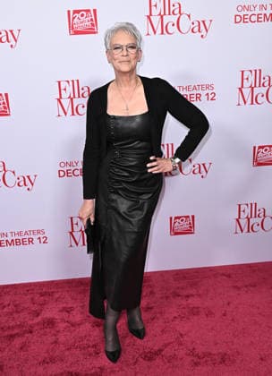 ˜Ella McCay™ World Premiere Jamie Lee Curtis arriving to 20th Century Studios™ Ella McCay world premiere held at the El Capitan Theatre on December 9, 2025 in Hollywood, Ca. Hollywood El Capitan Theatre California USA Copyright: xStarbuck AFF-USA.COMx