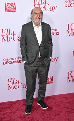 ˜Ella McCay™ World Premiere James L. Brooks arriving to 20th Century Studios™ Ella McCay world premiere held at the El Capitan Theatre on December 9, 2025 in Hollywood, Ca. Hollywood El Capitan Theatre California USA Copyright: xStarbuck AFF-USA.COMx