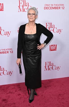 ˜Ella McCay™ World Premiere Jamie Lee Curtis arriving to 20th Century Studios™ Ella McCay world premiere held at the El Capitan Theatre on December 9, 2025 in Hollywood, Ca. Hollywood El Capitan Theatre California USA Copyright: xStarbuck AFF-USA.COMx