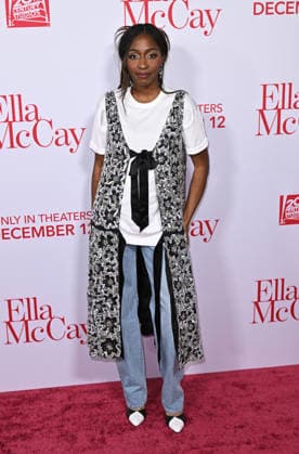 ˜Ella McCay™ World Premiere Ayo Edebiri arriving to 20th Century Studios™ Ella McCay world premiere held at the El Capitan Theatre on December 9, 2025 in Hollywood, Ca. Hollywood El Capitan Theatre California USA Copyright: xStarbuck AFF-USA.COMx
