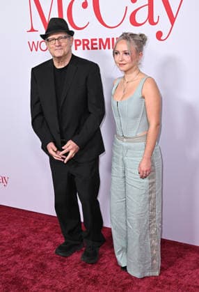 ˜Ella McCay™ World Premiere Albert Brooks and Claire Brooks arriving to 20th Century Studios™ Ella McCay world premiere held at the El Capitan Theatre on December 9, 2025 in Hollywood, Ca. Hollywood El Capitan Theatre California USA Copyright: xStarbuck AFF-USA.COMx
