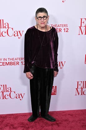 ˜Ella McCay™ World Premiere Julie Kavner arriving to 20th Century Studios™ Ella McCay world premiere held at the El Capitan Theatre on December 9, 2025 in Hollywood, Ca. Hollywood El Capitan Theatre California USA Copyright: xStarbuck AFF-USA.COMx