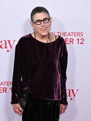 ˜Ella McCay™ World Premiere Julie Kavner arriving to 20th Century Studios™ Ella McCay world premiere held at the El Capitan Theatre on December 9, 2025 in Hollywood, Ca. Hollywood El Capitan Theatre California USA Copyright: xStarbuck AFF-USA.COMx