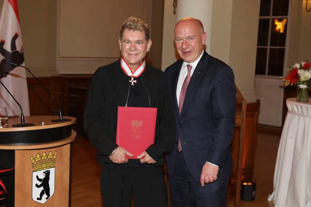 Peter Plate and Kai Wegner at the retrospective award ceremony for the Order of Merit of the State of Berlin in Berlins Rotes Rathaus, 09 12 2025 Foto:xAgenturxWehnertx xGränzdörferx xFuturexImagex ordensverleihung_5207