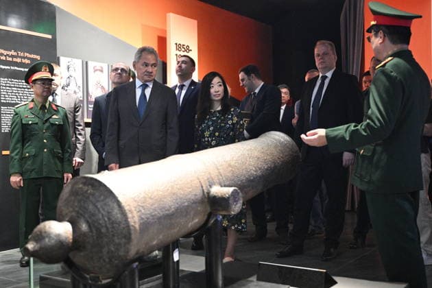 VIETNAM, HANOI - DECEMBER 10, 2025: Russian Security Council Secretary Sergei Shoigu visits the Vietnam Military History Museum Hanoi Vietnam  - ZUMAt113 20251210_zaa_t113_005 Copyright: xKirillxZykovx