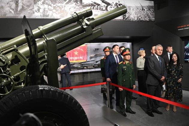 VIETNAM, HANOI - DECEMBER 10, 2025: Russian Security Council Secretary Sergei Shoigu visits the Vietnam Military History Museum Hanoi Vietnam  - ZUMAt113 20251210_zaa_t113_008 Copyright: xKirillxZykovx
