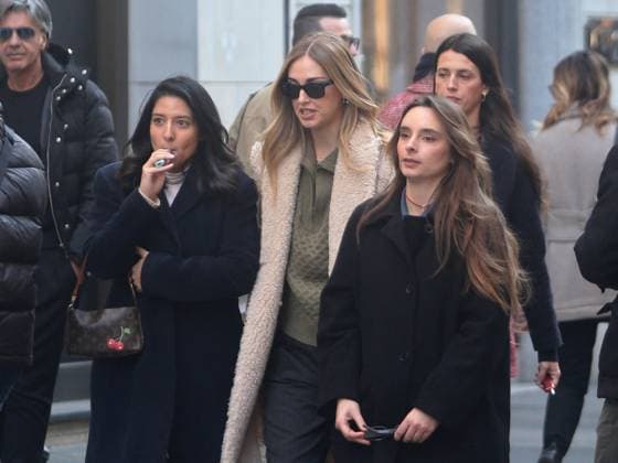 Chiara Ferragni Strolling in Fashion District - Milan Chiara Ferragni is seen strolling with friends through the fashion district in Milan, Italy on December 9, 2025 Photo by Paolo Della Bella IPA ABACAPRESS.COM Milan Italy  Copyright: xDellaxBellaxPaolo IPA ABACAx