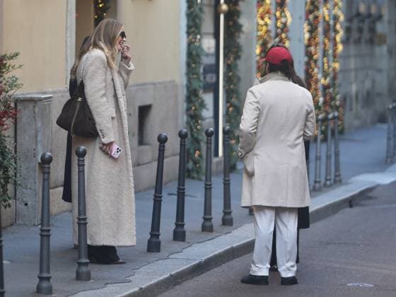 Chiara Ferragni Strolling in Fashion District - Milan Chiara Ferragni is seen strolling with friends through the fashion district in Milan, Italy on December 9, 2025 Photo by Paolo Della Bella IPA ABACAPRESS.COM Milan Italy  Copyright: xDellaxBellaxPaolo IPA ABACAx