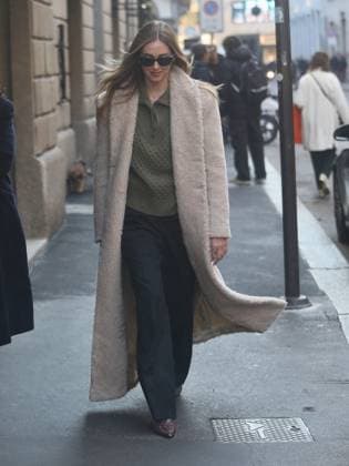 Chiara Ferragni Strolling in Fashion District - Milan Chiara Ferragni is seen strolling with friends through the fashion district in Milan, Italy on December 9, 2025 Photo by Paolo Della Bella IPA ABACAPRESS.COM Milan Italy  Copyright: xDellaxBellaxPaolo IPA ABACAx