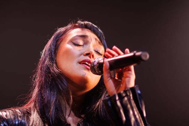 Joy Crookes live in Oslo, Norway Oslo, Norway. 09th, December 2025. The British singer and musician Joy Crookes performs a live concert at Rockefeller in Oslo. Norway, Oslo  Copyright: xGonzalesxPhoto KetilxMartinsenx