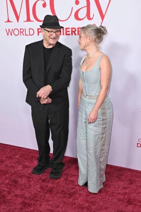 Albert Brooks with daughter Claire Brooks at the world premiere of the movie Ella McCay at the El Capitan Theatre Los Angeles, 09 12 2025 Foto:xD.xStarbuckx xFuturexImagex ella_5224
